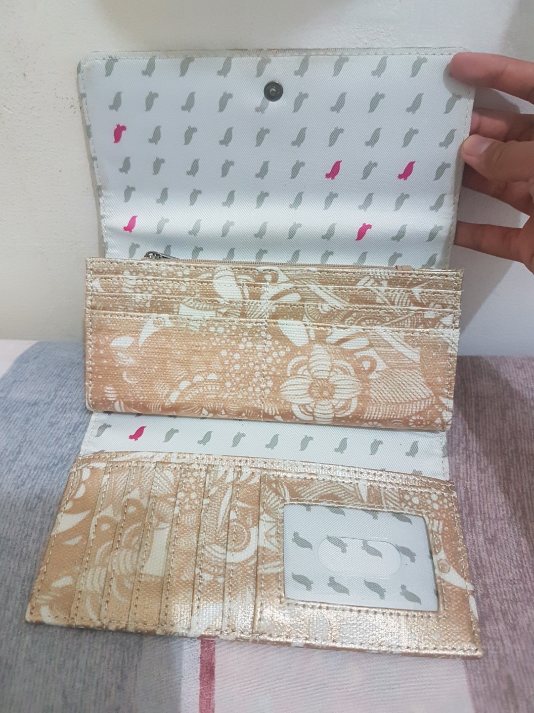 Sakroots Megan Trifold Wallet Rose Gold Spirit Desert, Women's Fashion, Bags & Wallets, Wallets