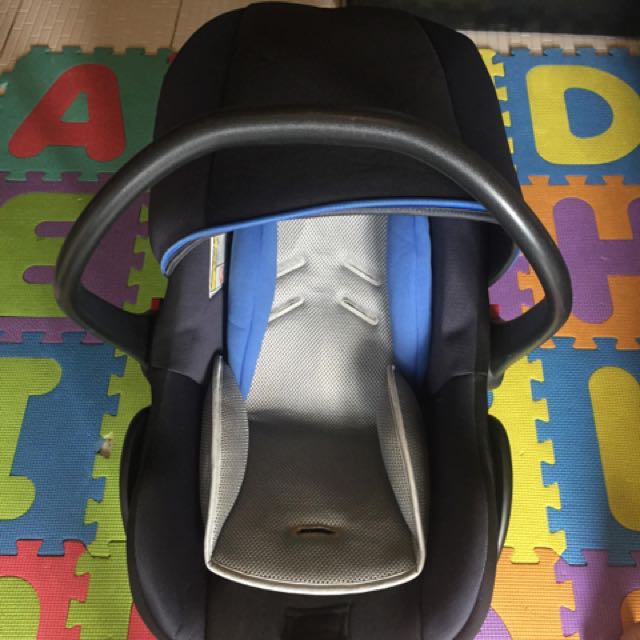 Baby carrier or car seat (Category: Carriers & Slings) located in Quezon City. Submitted by dragonbabysami (Listing ID 155681971, Image 1). Description: .