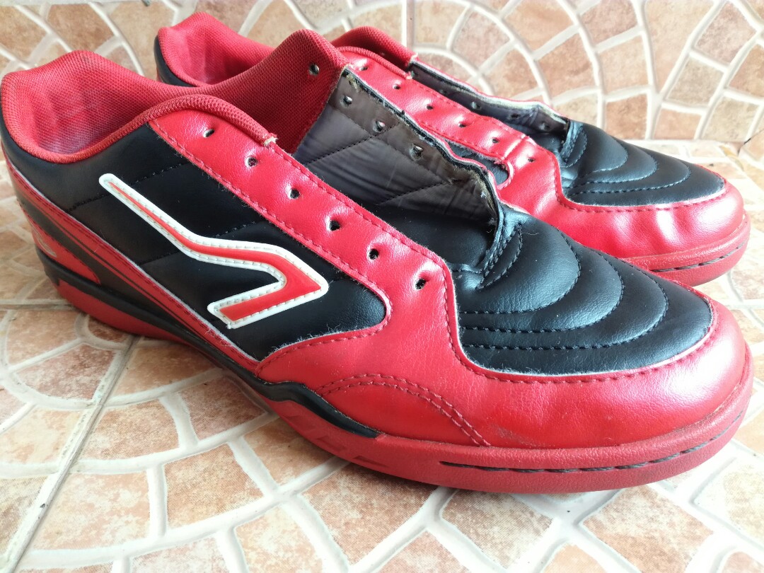 Breaker Futsal Shoes Men s Fashion Footwear Casual shoes on Carousell