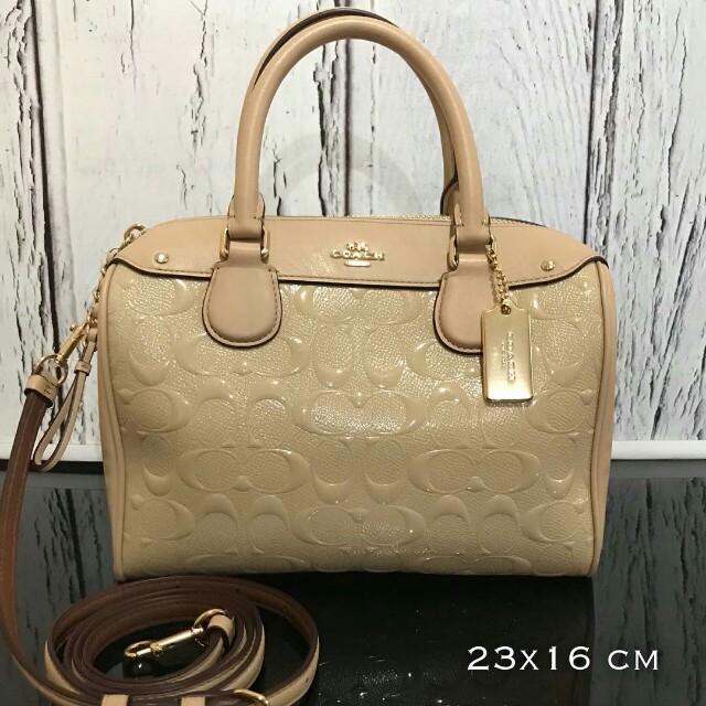 Coach mini bennett embossed 2025