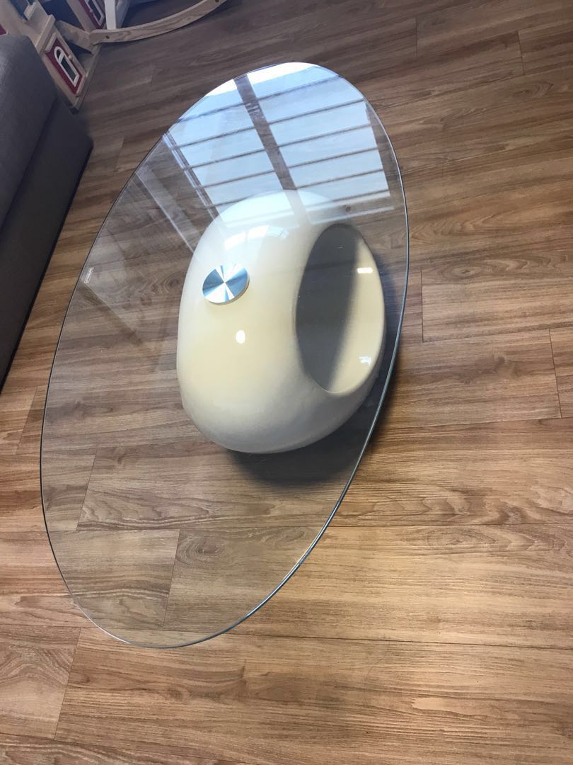 Coffee Table (Category: Tables & Sets) located in Singapore. Submitted by skytng (Listing ID 164000461, Image 2). Description: .