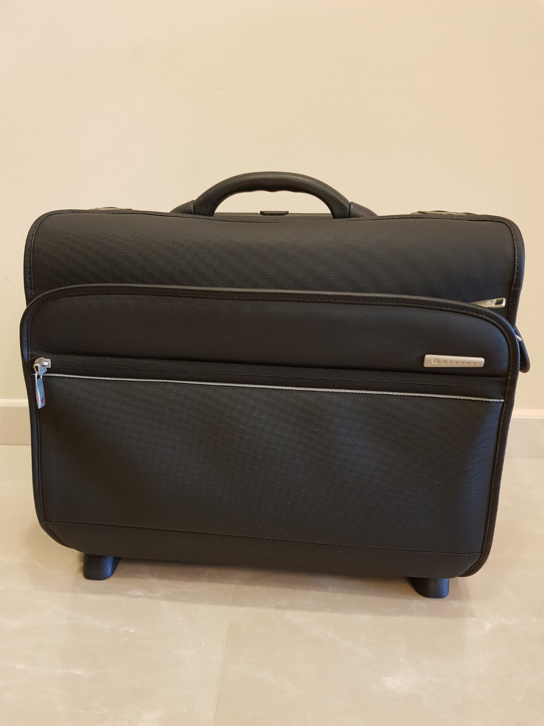 delsey flight bag