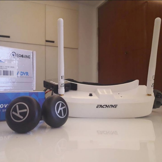 EACHINE EV100 GOGGLES WITH DVR AND KLOVERLEAF UPGRADED ANTENNA