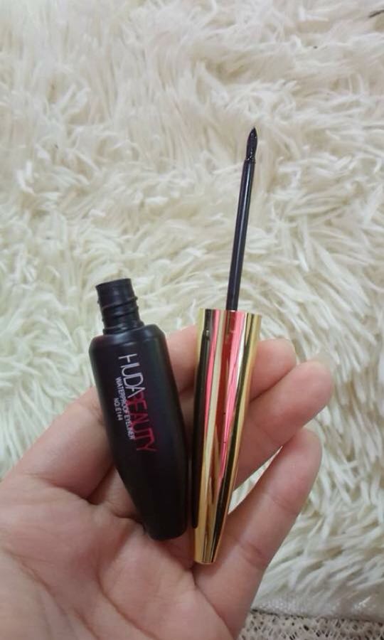 huda liquid eyeliner