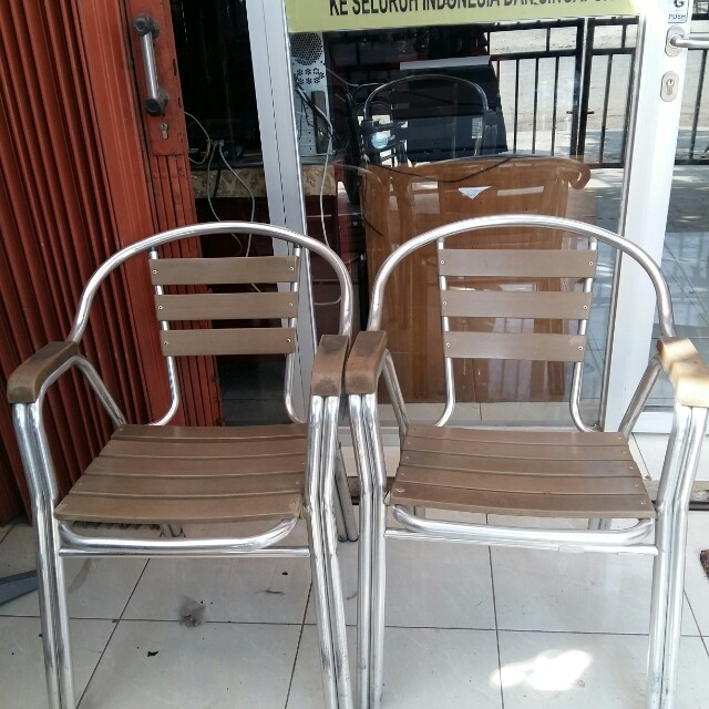 Harga Kursi Teras Di Informa Set kursi teras yang terdiri dari 2 kursi putih , 1 kursi 3 dudukan dan meja hias bulat yang terlihat match untuk perpaduan furniture diteras tags: lowonganpekerjaanberkah blogger