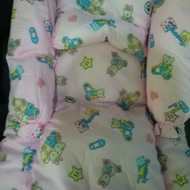 3pc Comforter Set (Category: Bed Guards) located in Manila. Submitted by lynn0620 (Listing ID 164164915, Image 1). Description: 3 piece comforter crib set.