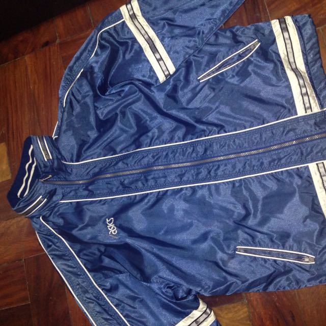 Asics Jacket (Category: Coats, Jackets and Outerwear) located in Quezon City. Submitted by closethangs (Listing ID 160603267, Image 3). Description: Its hard to let this jacket go buuuut since I have tons of oversized jackets i'm letting this one go na huhuhu Bought is sa Under The Sun Manila hehehe tas yah its super nice and di ko pa siya nagagamit If i'm not mistaken its from a vintage shop sa japan so yahhh the quality is ten out of ten.