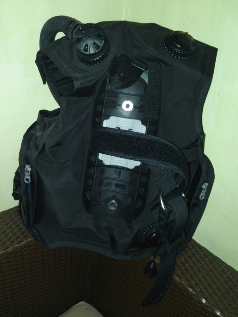 Bcd for women (Category: Activewear) located in Manila. Submitted by decluttermaster (Listing ID 164156746, Image 1). Description: .