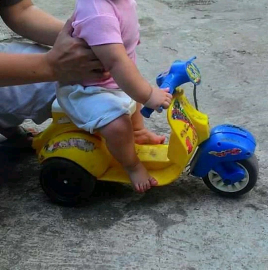 Mainan Dorong Mini Vespa Babies Kids Toys Walkers On