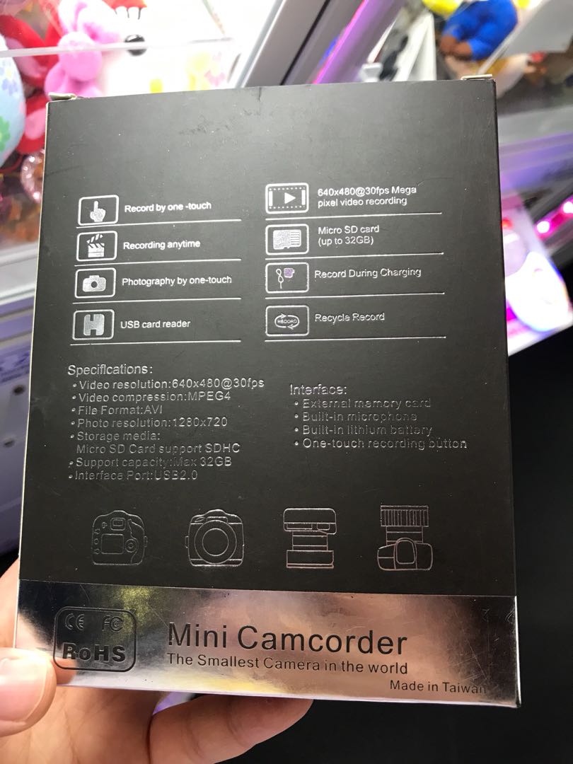 Mini camera (Category: Cameras) located in Singapore. Submitted by txyss (Listing ID 164222283, Image 2). Description: Minimum camera in the world .