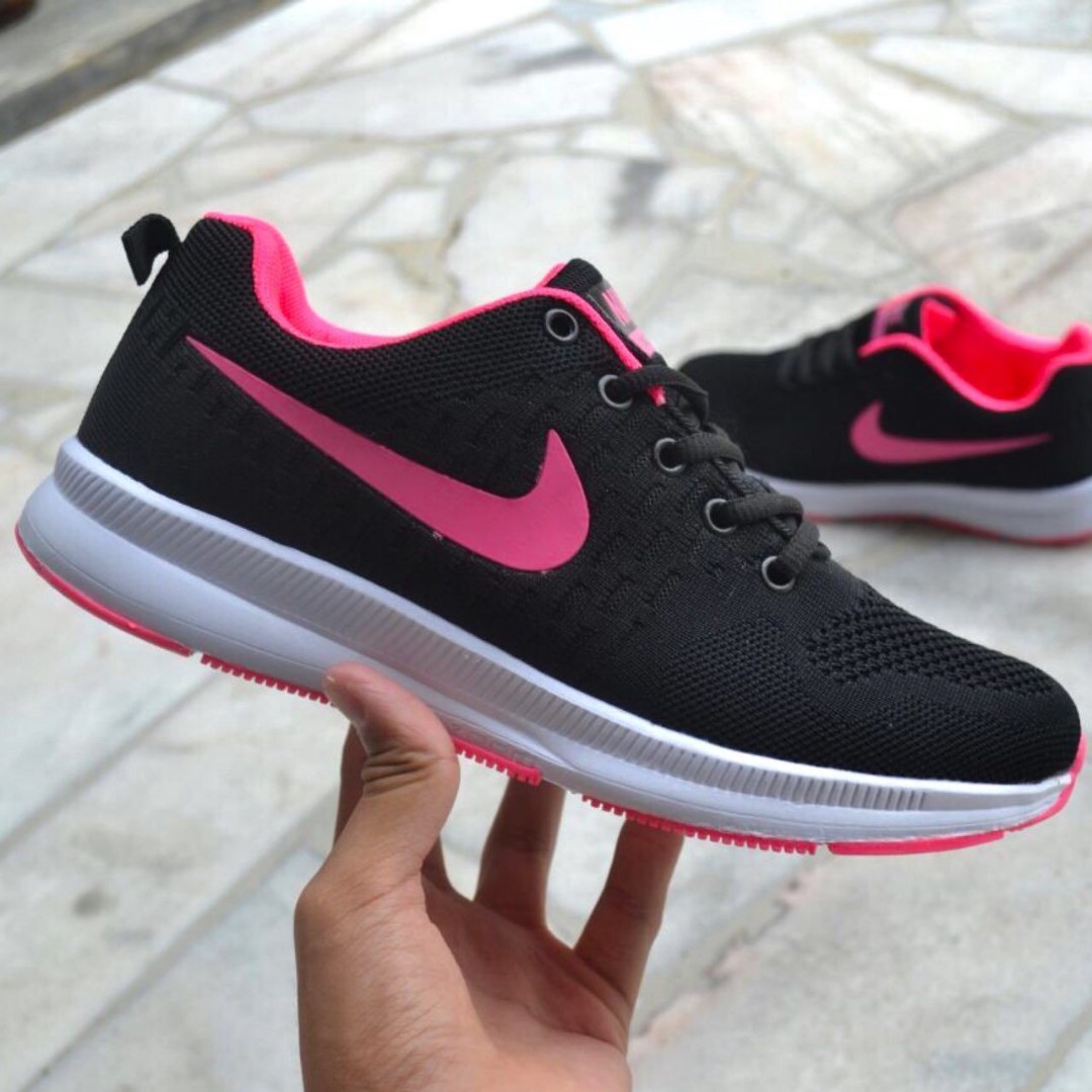 nike black pink shoes