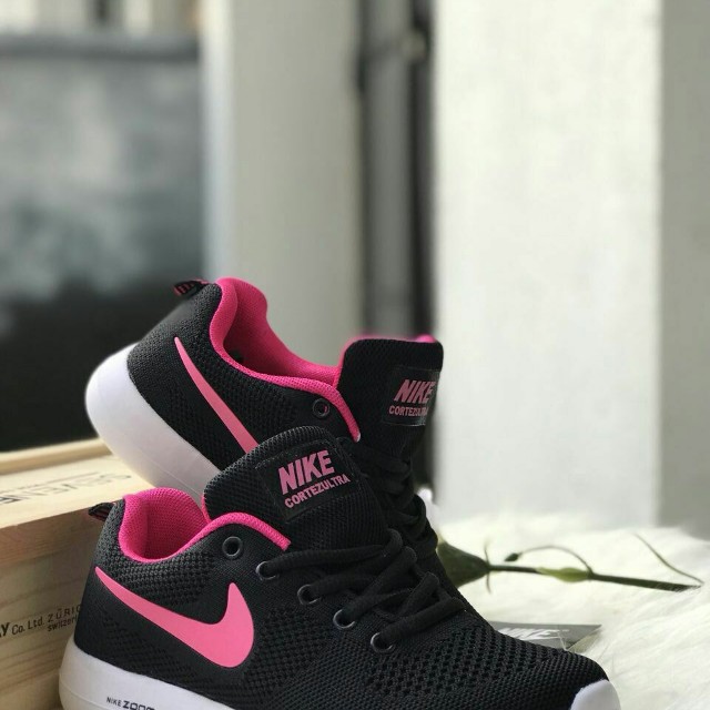 black and pink womens nike shoes