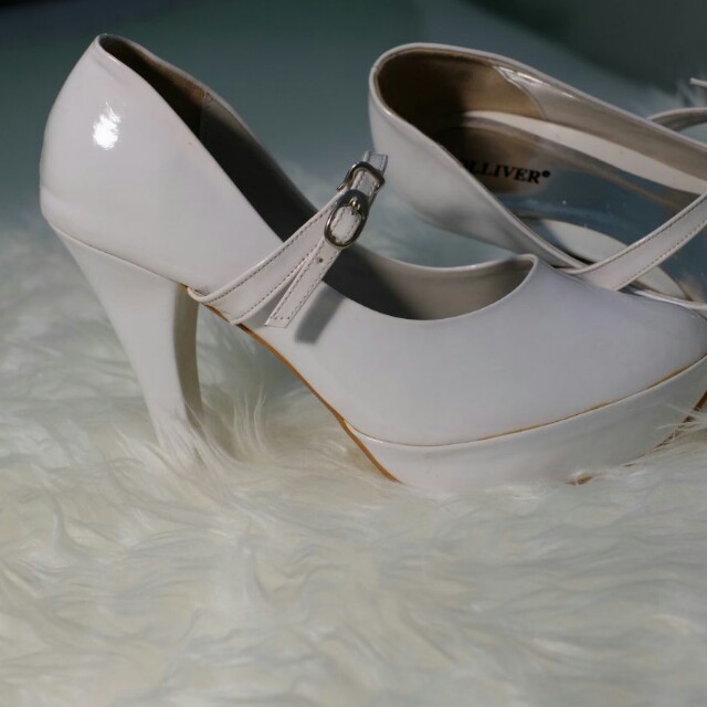 Sepatu Heels Putih Women S Fashion Women S Shoes On Carousell