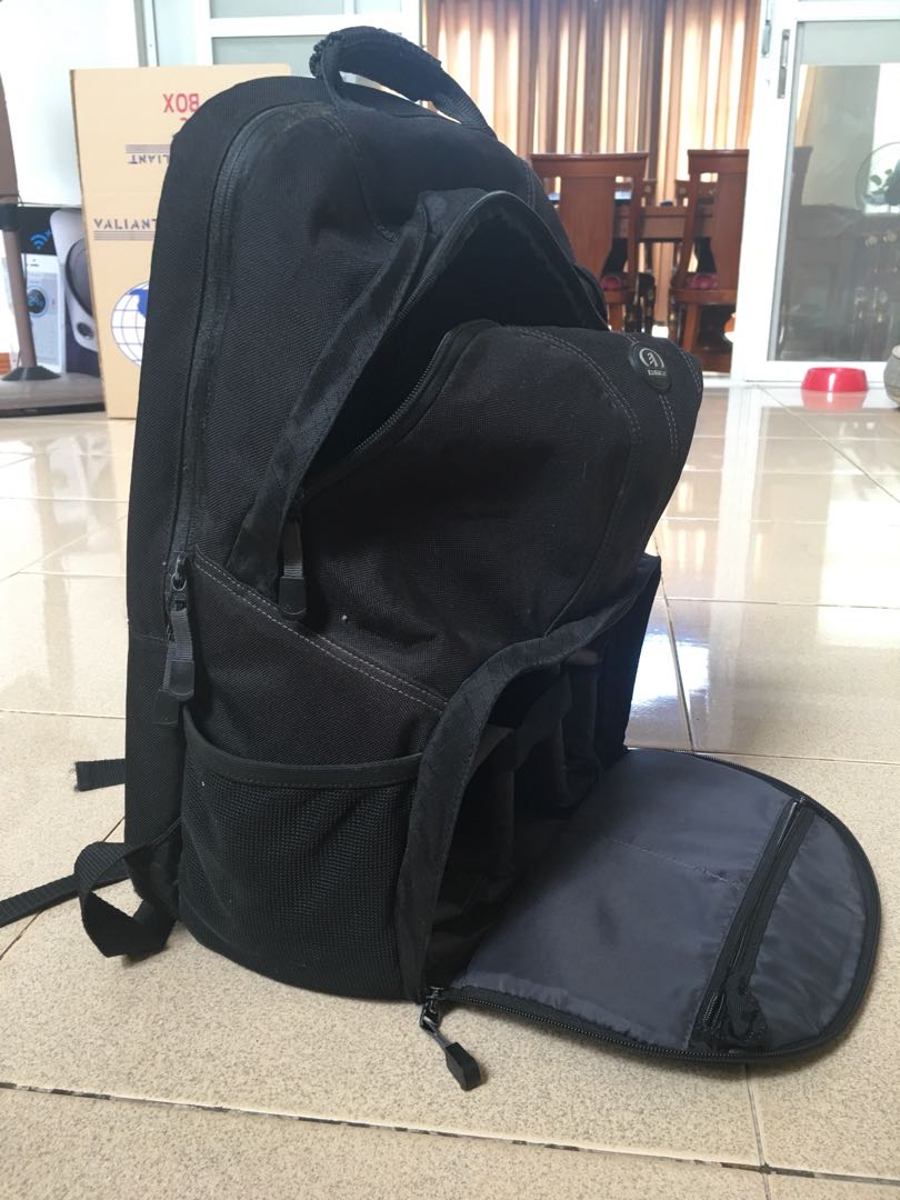 Tamrac - Camera Backpack (Category: Camera Bags & Carriers) located in Paranaque City. Submitted by ranjeman (Listing ID 164184962, Image 3). Description: For Sale: Tamrac Backpack Can fit 2-3 lens and body with extra luggage at the top. Can fit 17in laptop. RFS: seldom used *condition 8/10 - all zippers and cushions still intact. Php 3,000 For faster transaction sms 09178419672.