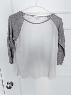 White Baseball shirt w grey sleeves OS