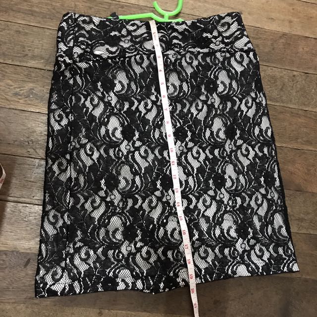 Blanc et Noir Laced Skirt (Category: Skirts) located in Quezon City. Submitted by muraditoshop (Listing ID 163817309, Image 2). Description: .