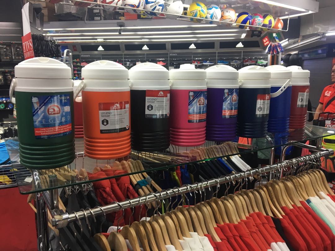 Igloo Water Cooler/ Water Bottle 0.95L and 1.9L, Furniture & Home