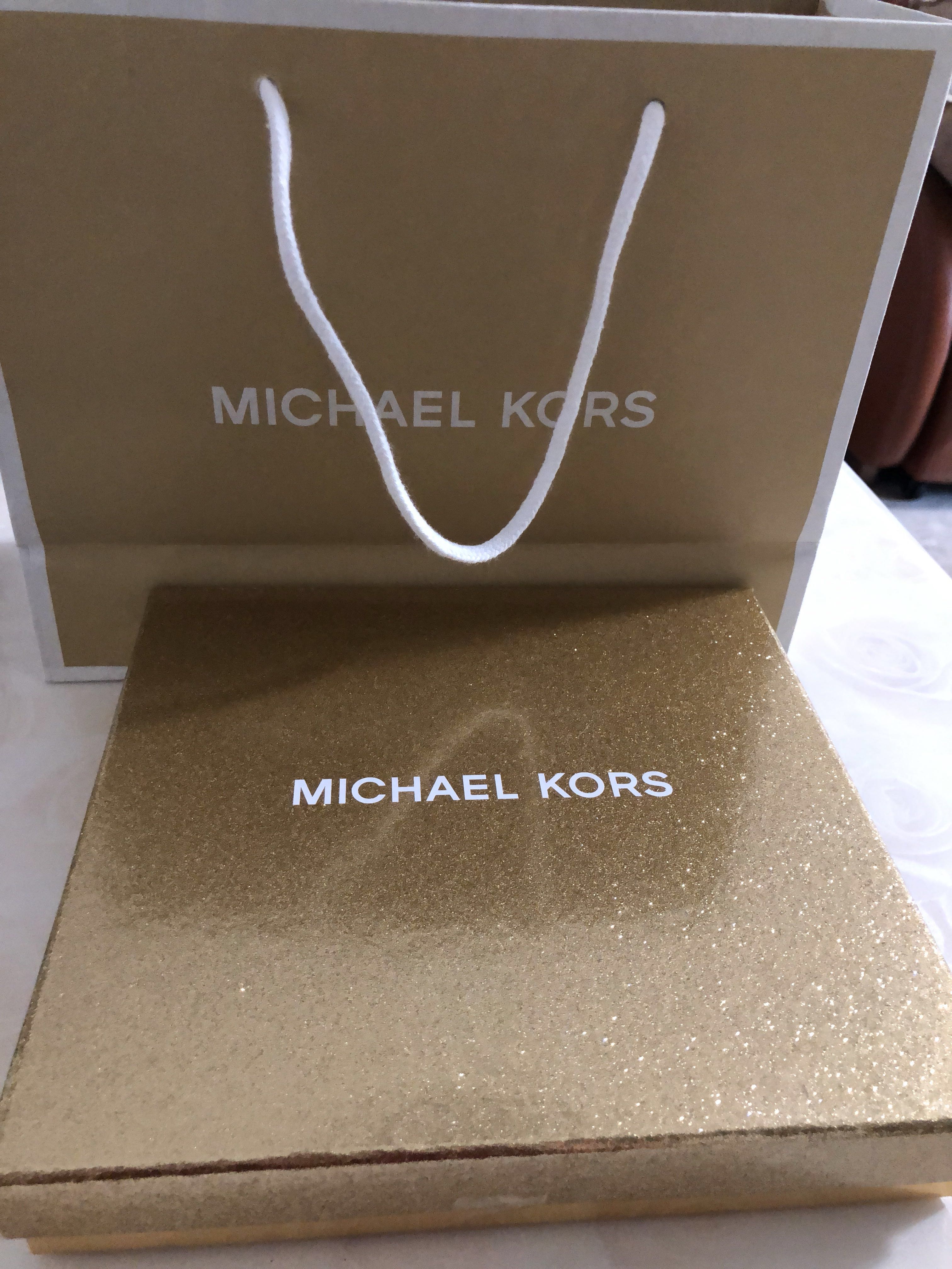 michael kors passport holder and luggage tag