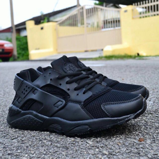nike huarache all black