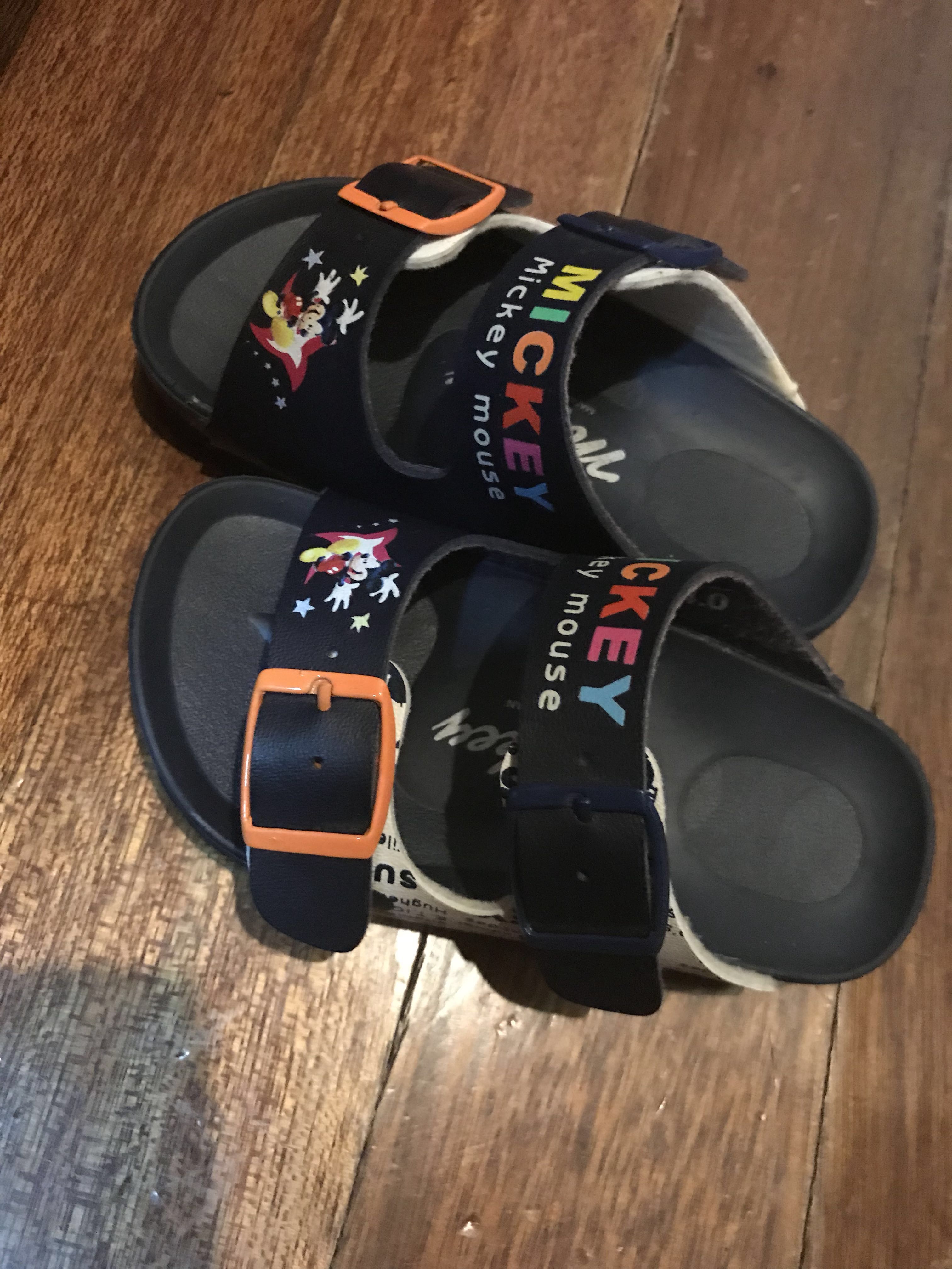 ORIGINAL Disney Mickey Mouse Slippers (Category: Babies & Kids Fashion) located in Manila. Submitted by chettypretty (Listing ID 163715407, Image 2). Description: BRAND NEW Size 14 RFS: Wrong size for my kid Bought in Hong Kong.