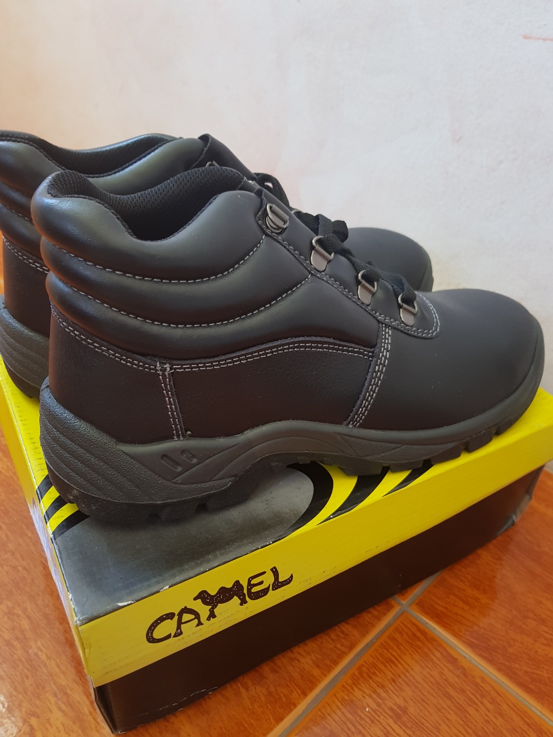 Camel Safety shoes, Men's Fashion 
