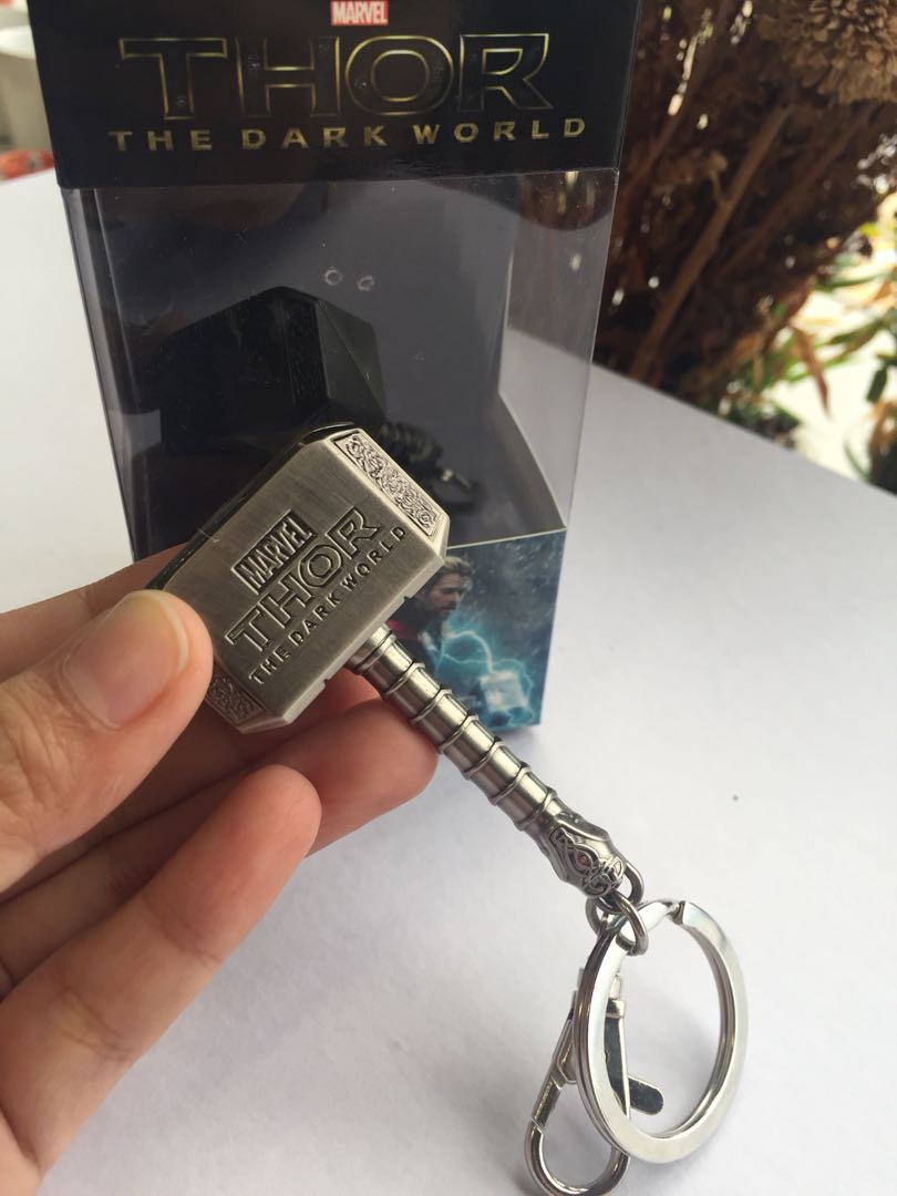 Thor ragnarok hammer on sale keychain