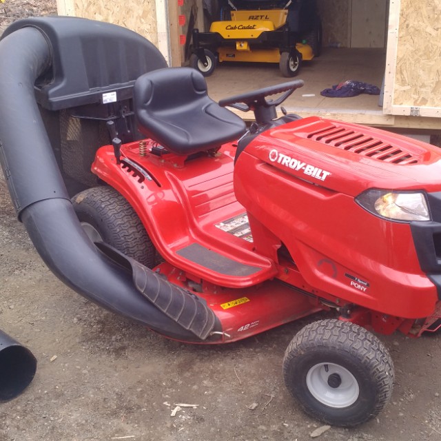 Troy Bilt Pony 15.5 HP Manual Gear 42 in Riding Lawn Mower with bagger on Carousell