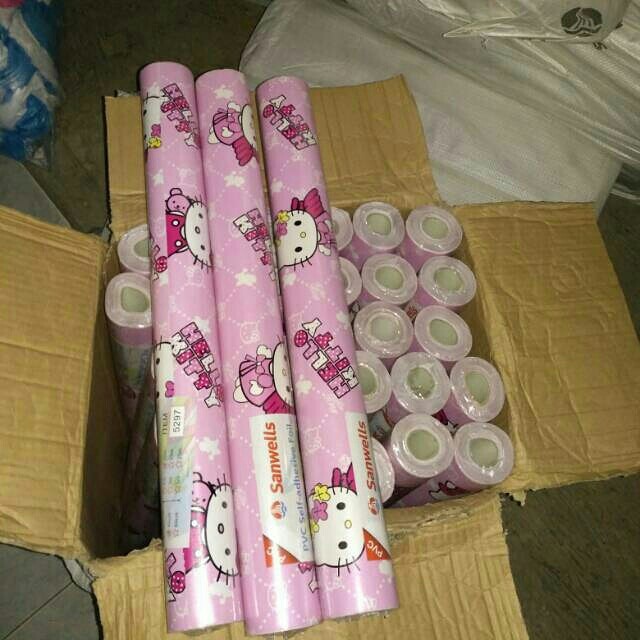 Wallpaper Dinding Hello Kitty Looking For On Carousell