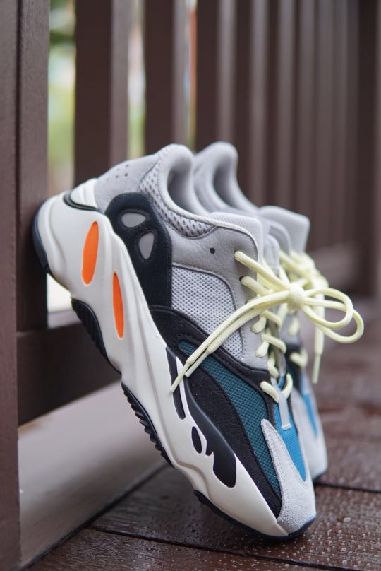 yeezy wave runner 700 womens