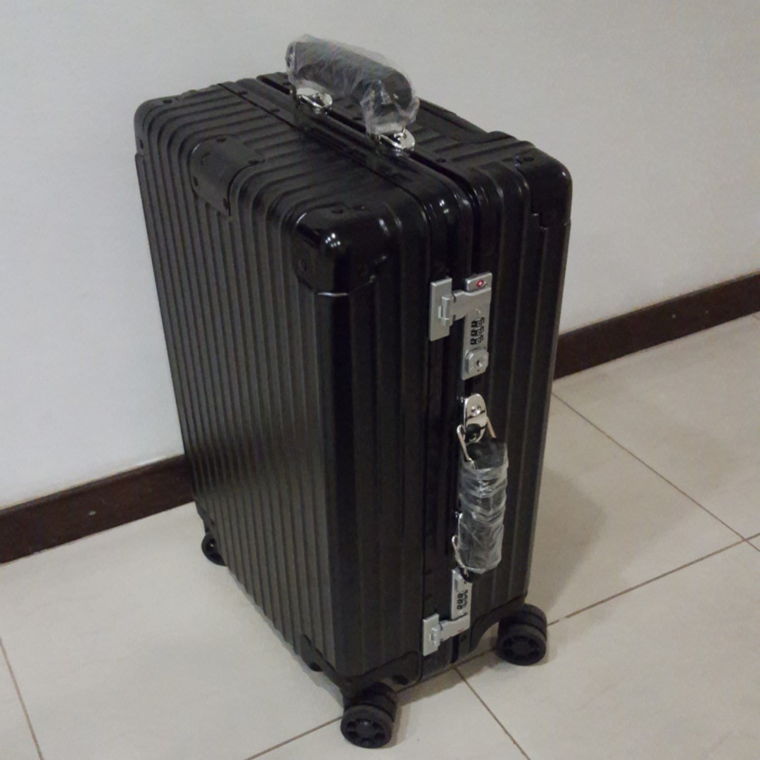 level cabin bag