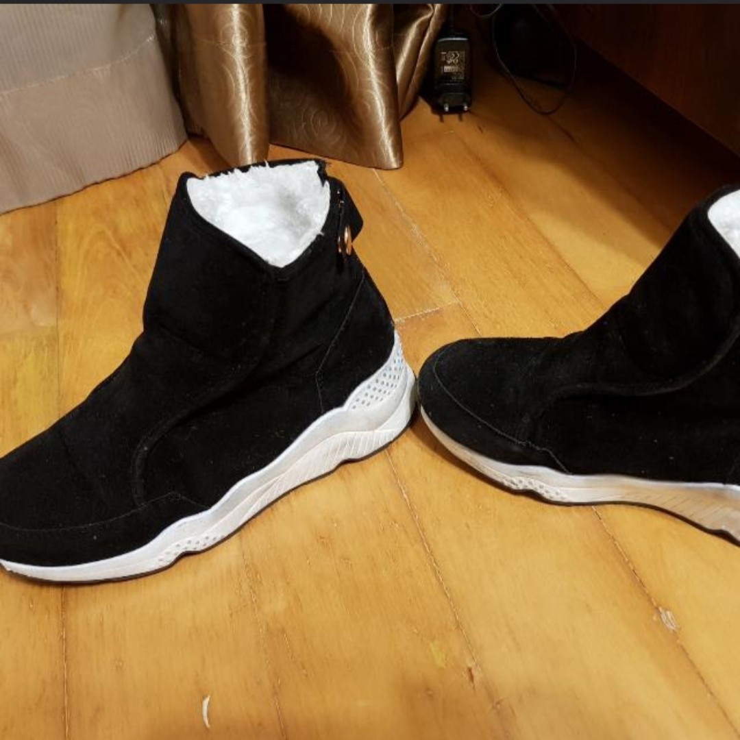 Almost New Stylish Winter Shoes Women S Fashion Shoes On Carousell