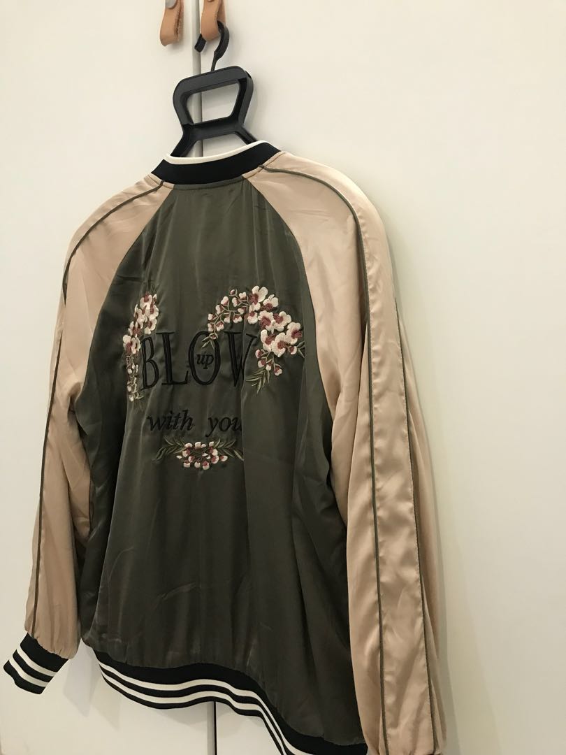 Bomber Jacket (Category: Coats, Jackets and Outerwear) located in Kuala Lumpur. Submitted by prelovedforall_ (Listing ID 164657102, Image 2). Description: Used less than twice Bigger than my actual size Negotiable*.