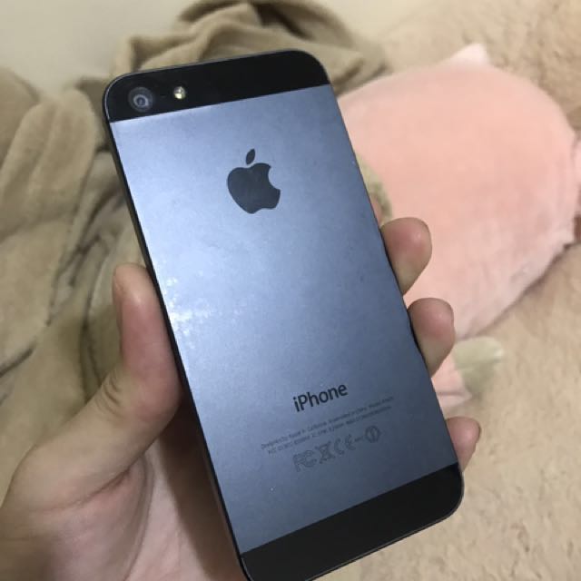 iPhone 5 (Category: Others) located in Pasig City. Submitted by angelasandigan (Listing ID 148410311, Image 3). Description: iPhone 5 for sale!!!! 32gb Smart lock Rfs: hindi na nagagamit kasi may new phone na. Pm me for more info!!.