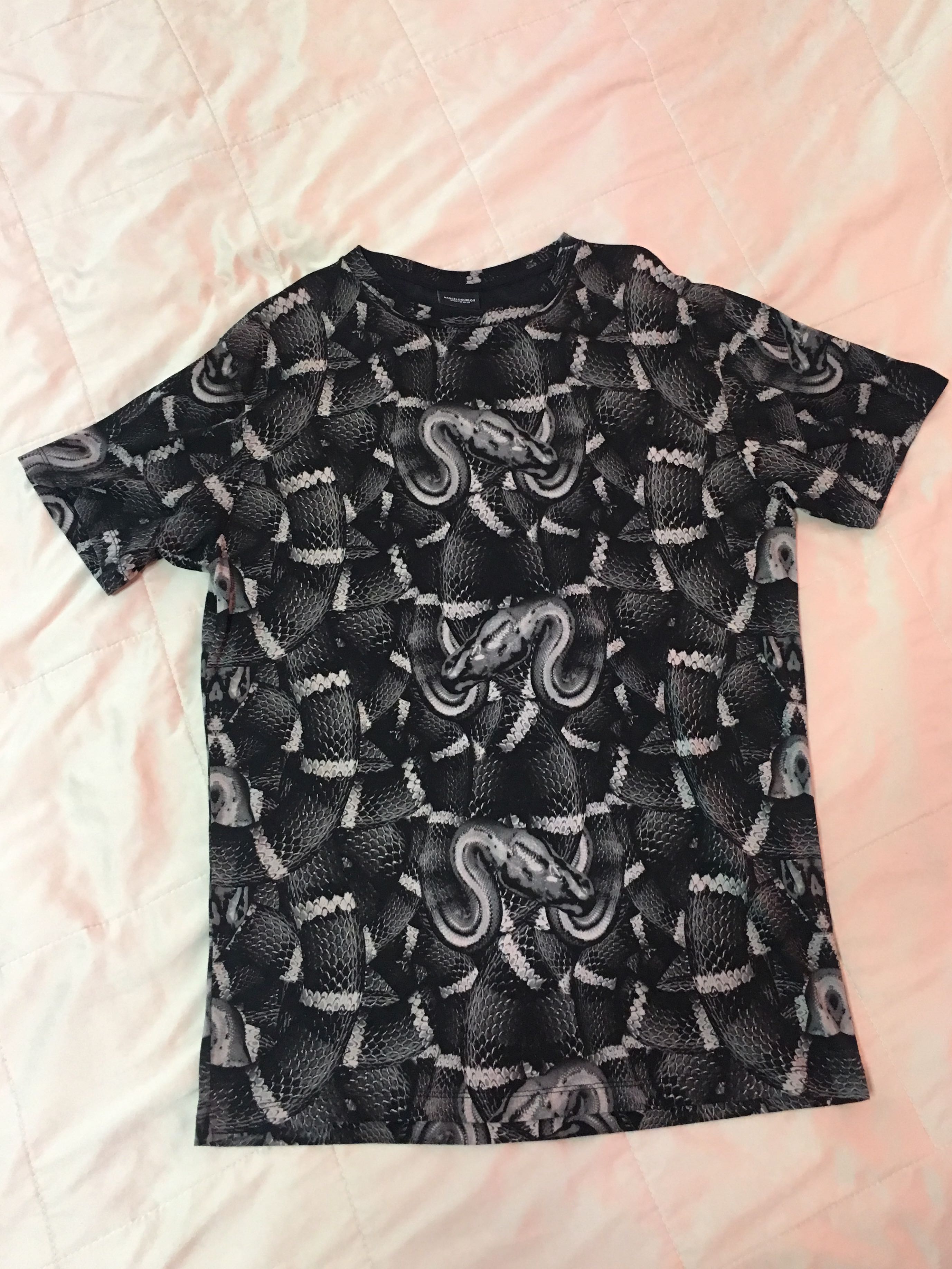 Marcelo Burlon Of Milan Allover Snake Print T-Shirt, Fashion, Tops Sets, Tshirts & Polo on Carousell