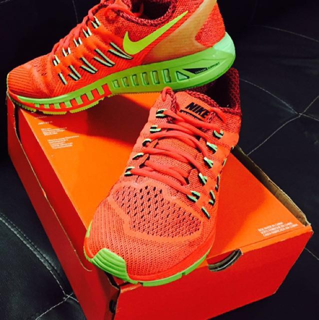 bright nike running shoes