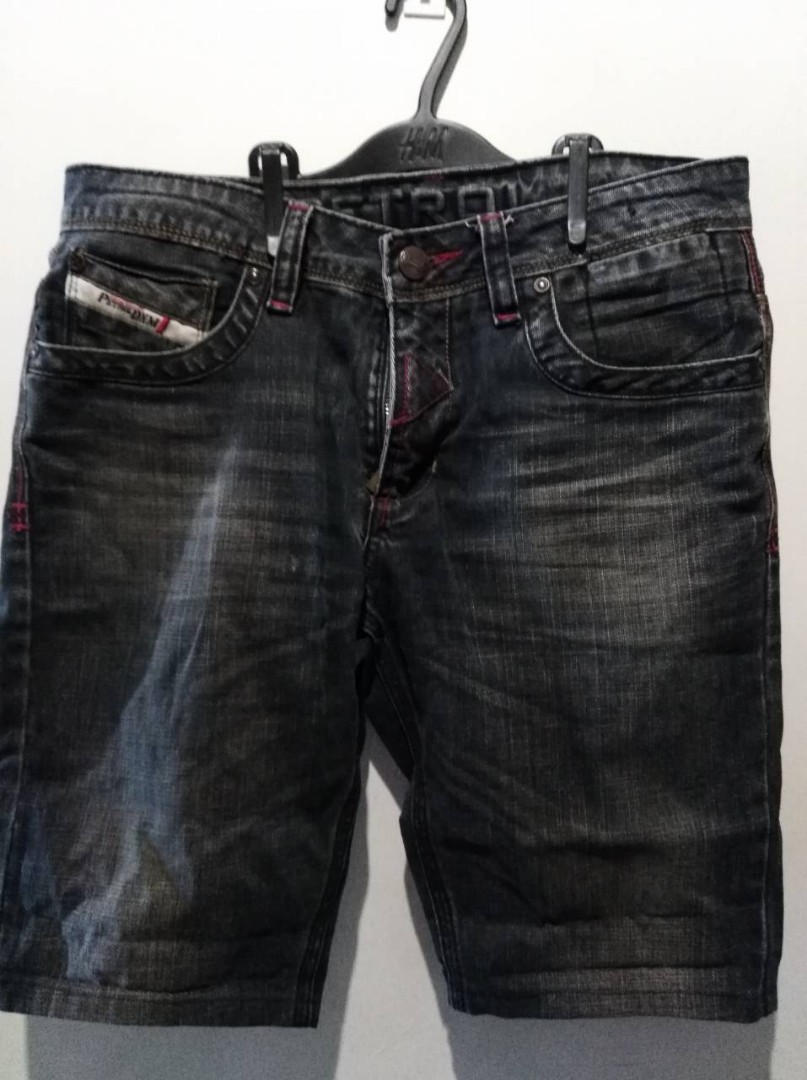 Petrol Shorts (Category: Shorts) located in Cebu City. Submitted by authenticcebu (Listing ID 164593028, Image 1). Description: Petrol Original used but not abused rfs decluttering.
