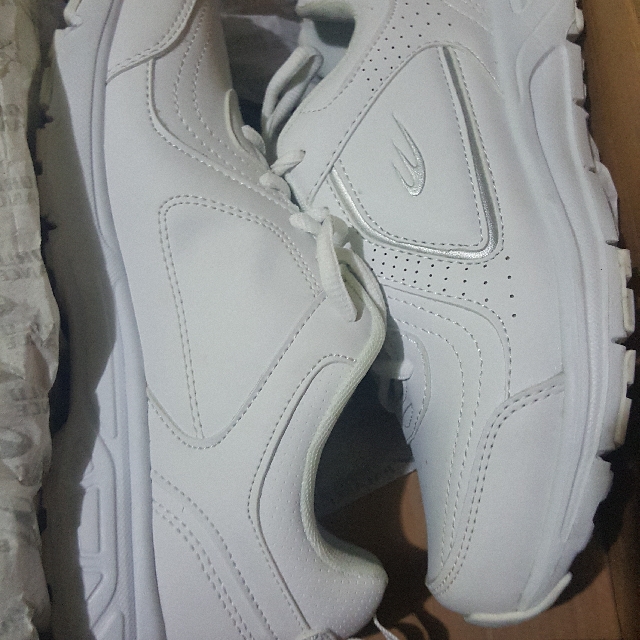 World balance shoes for ladies white 2025