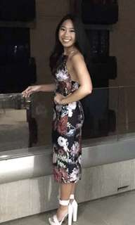 *RENT* Sheike- tight black and floral dress