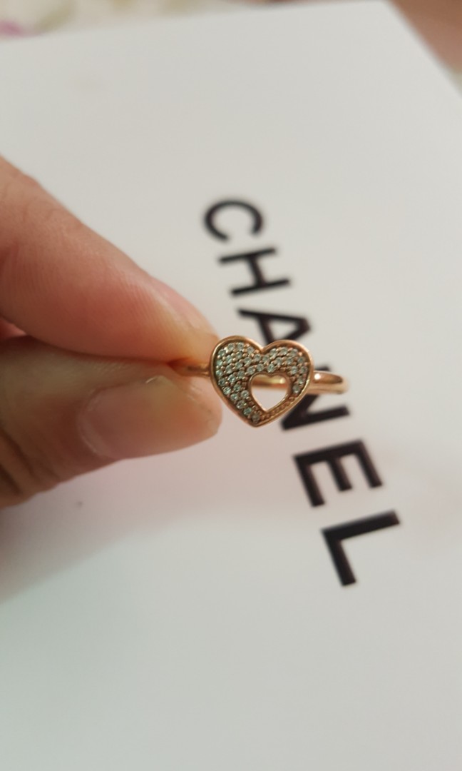Shimmering Puzzle Heart Frame Ring 