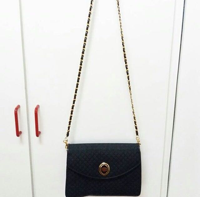 capacci sling bag