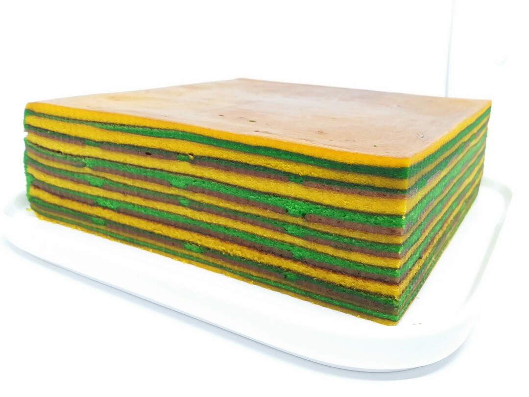 Kek Lapis 1 2kg Masam Manis Food Drinks Baked Goods On Carousell