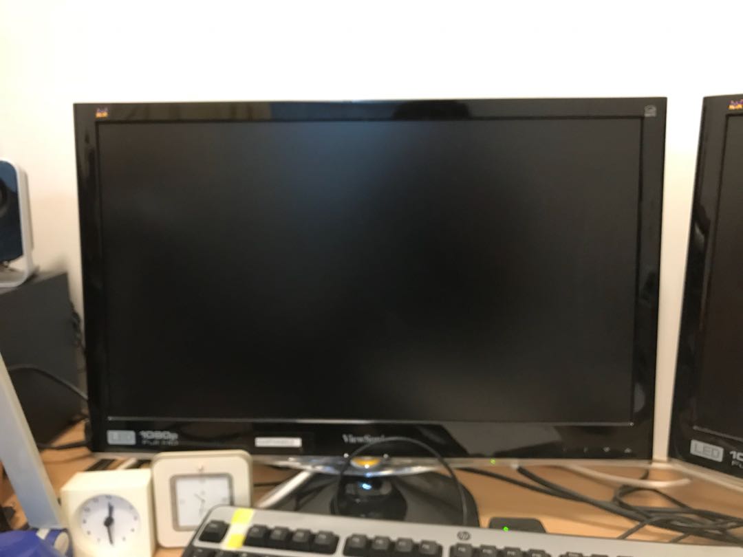 Monitor (Category: Monitor Screens) located in Singapore. Submitted by sober_moon (Listing ID 164808062, Image 3). Description: Condition is good Pick up at green line Eunos~ Bugis.