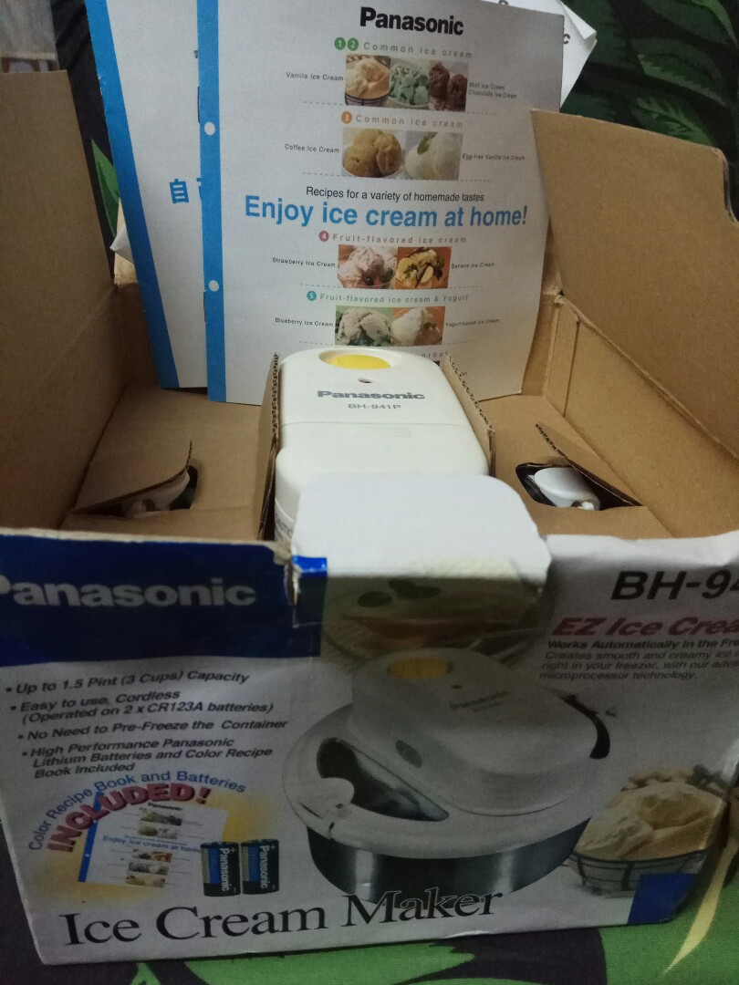 Panasonic Ice cream maker recipe books and batteries included 雪糕機 有兩組電池 食譜 運作正常, 傢俬＆家居, 其他, 家居改善