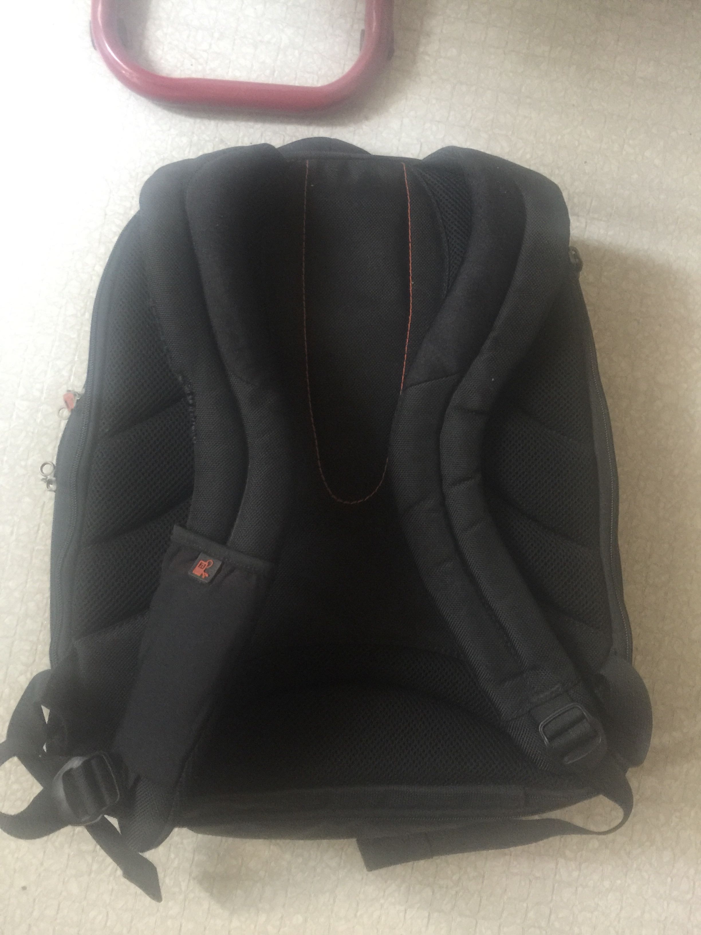 Authentic Samsonite Laptop Backpack (Category: Backpacks) located in Makati City. Submitted by missybonbon_85 (Listing ID 140254398, Image 2). Description: Samsonite laptop backpack w/ limited lifetime warranty at trinoma Used but not abused. Very sturdy bag; perfect for travel on a business trip etc..
