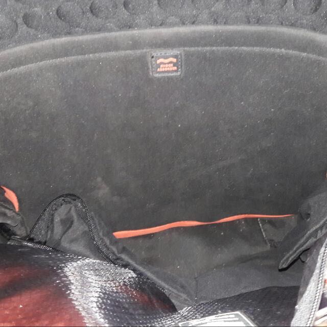 Authentic Samsonite Laptop Backpack (Category: Backpacks) located in Makati City. Submitted by missybonbon_85 (Listing ID 140254398, Image 3). Description: Samsonite laptop backpack w/ limited lifetime warranty at trinoma Used but not abused. Very sturdy bag; perfect for travel on a business trip etc..
