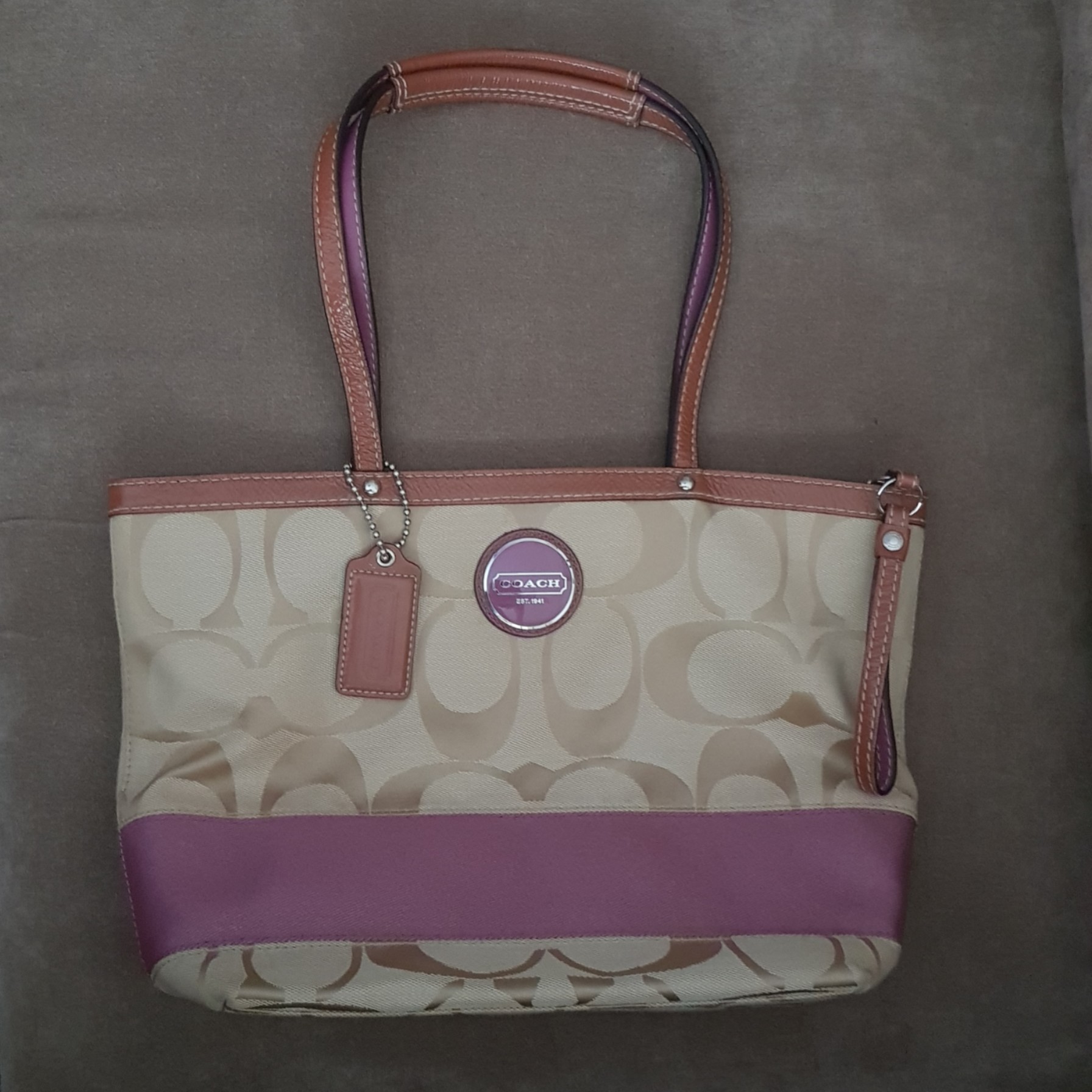 Coach Women's Shoulder Bag, Women's Fashion, Bags & Wallets, Shoulder