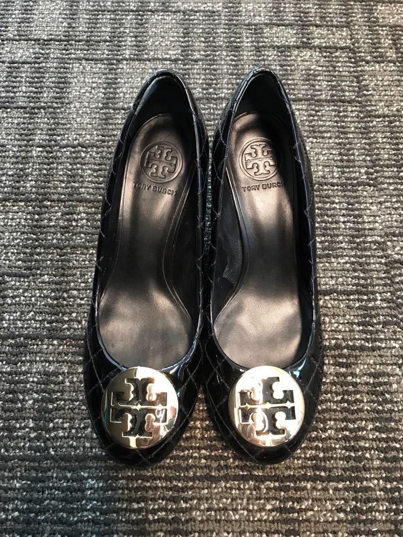 Tory Burch black patent Sally wedges US size 8, Women's Fashion, Footwear,  Flats on Carousell