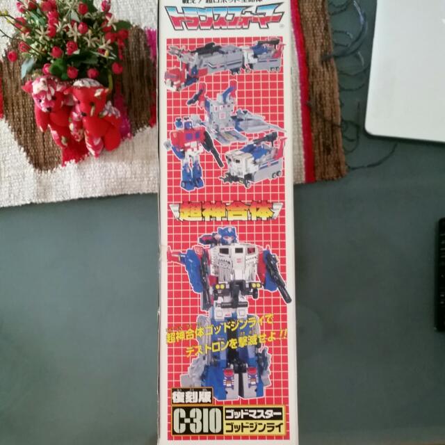 Transformers (Category: Toy Figures) located in Singapore. Submitted by koopautean (Listing ID 164956277, Image 3). Description: Made in japan Takara .