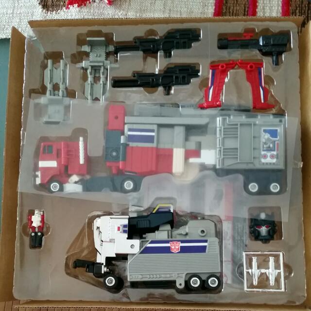 Transformers (Category: Toy Figures) located in Singapore. Submitted by koopautean (Listing ID 164956277, Image 2). Description: Made in japan Takara .