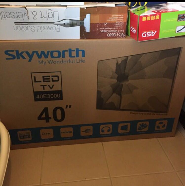 TV (Category: TV) located in Singapore. Submitted by arthur382079481 (Listing ID 165035207, Image 2). Description: Self collection 9/10, everything is working Sell cuz moving house .
